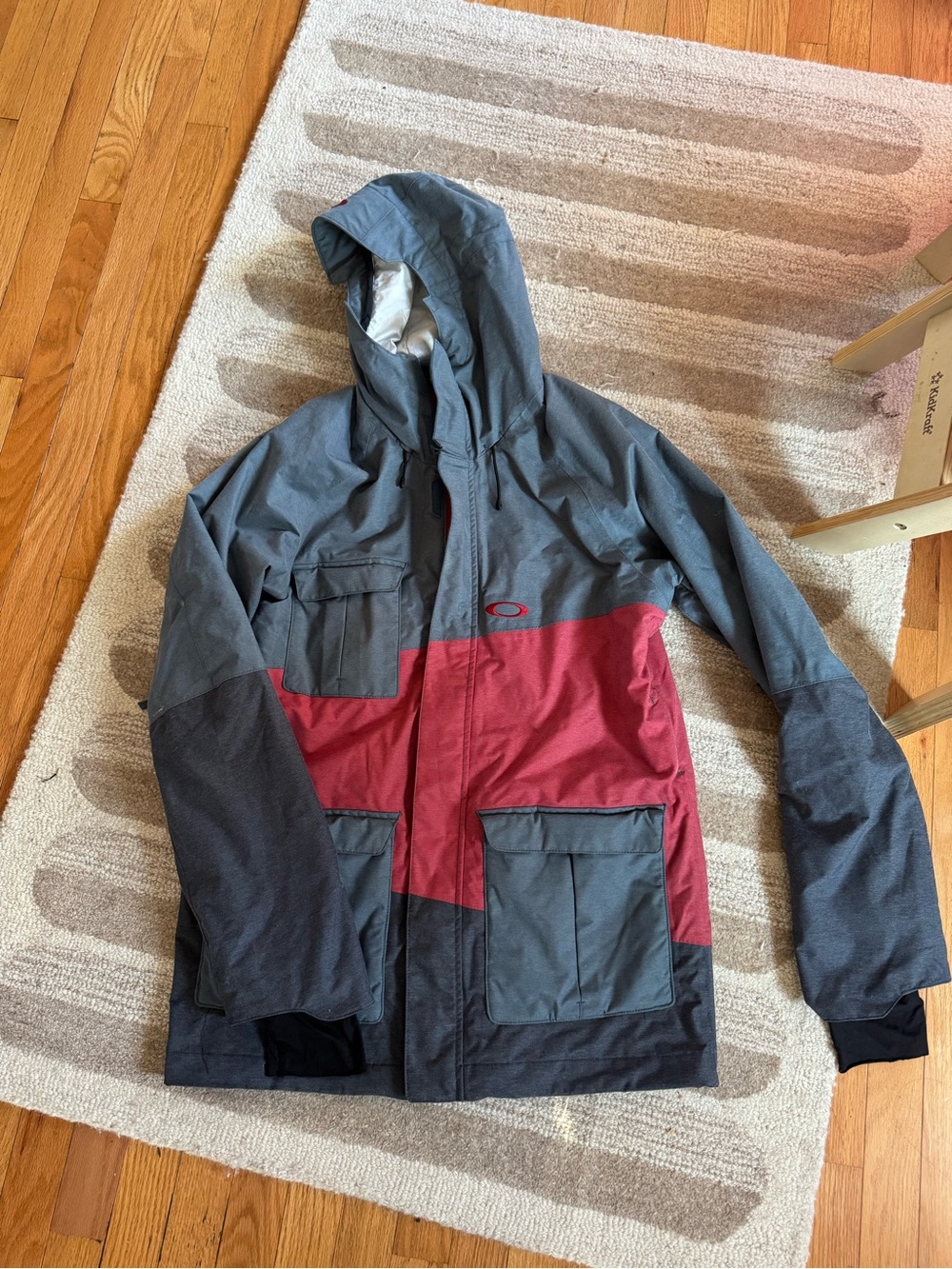 Oakley Men’s Hooded Ski Jacket in Gray and Maroon Colorblock